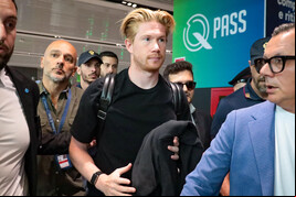 Kevin De Bruyne assinou um contrato válido por duas temporadas com o Napoli