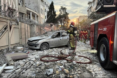 Local atingido por ataque israelense em Teerã, capital do Irã