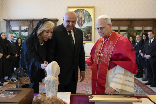Papa Leão XIV recebe presidente do Líbano no Vaticano