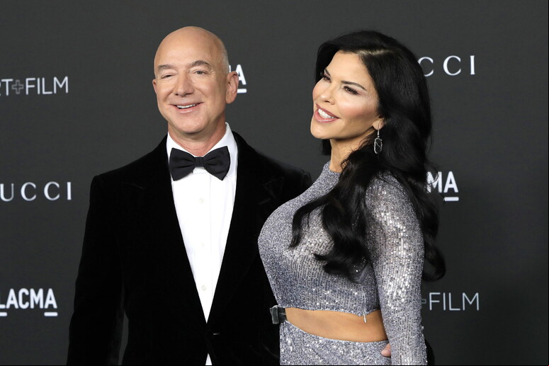 Jeff Bezos e sua noiva, Laura Sánchez © ANSA/EPA